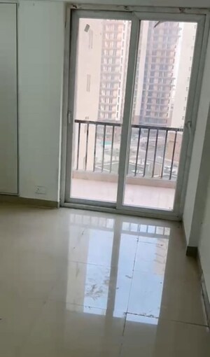 Room in 3 BHK Apartment at Amrapali Heartbeat City, Sector 107 – for Rent