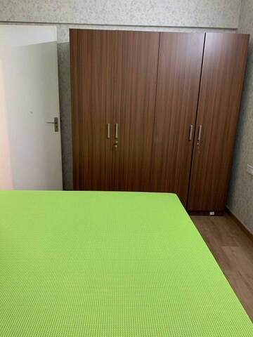 Room in 1 BHK Apartment at Amanora Gold Towers, Hadapsar – for Rent