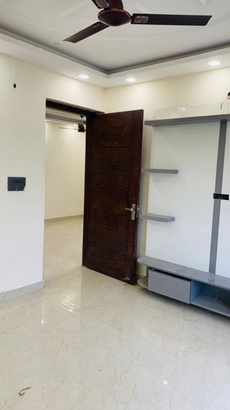 Room, ashoka enclave 4 Bedroom 300 Sq.Ft. Builder Floor In Ashoka Enclave Faridabad 9720864