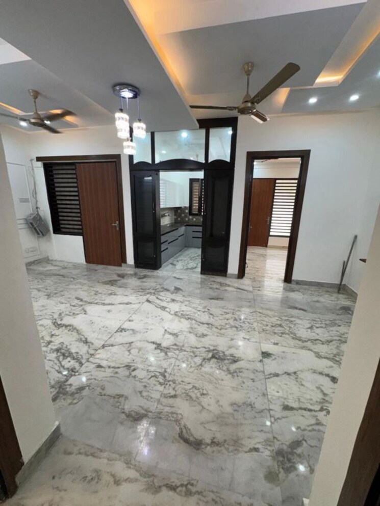 Room, ashoka enclave 4 Bedroom 300 Sq.Ft. Builder Floor In Ashoka Enclave Faridabad 9720864