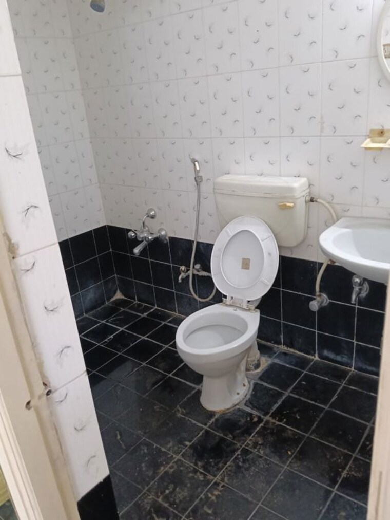Bathroom, ganesh-baug 2 Bedroom 810 Sq.Ft. Apartment In Sinhagad Road Pune 9720859