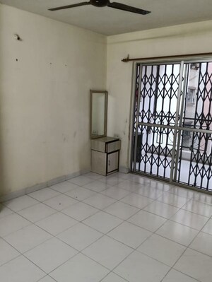Room in 2 BHK Apartment at Ganesh Baug, Sinhagad Road – for Rent