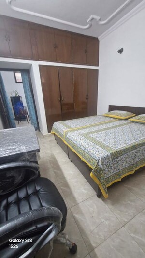 Bedroom in 3 BHK Builder Floor at Sector 81 – for Rent