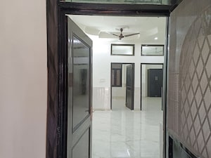 Building Lobby in 3 BHK Builder Floor at Sector 65 – for Rent