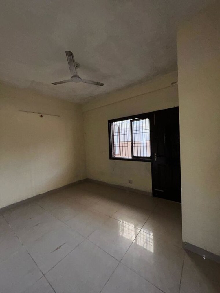 Room, wave-executive-floors 2.5 Bedroom 135 Sq.Yd. Apartment In Wave City Ghaziabad 9720896