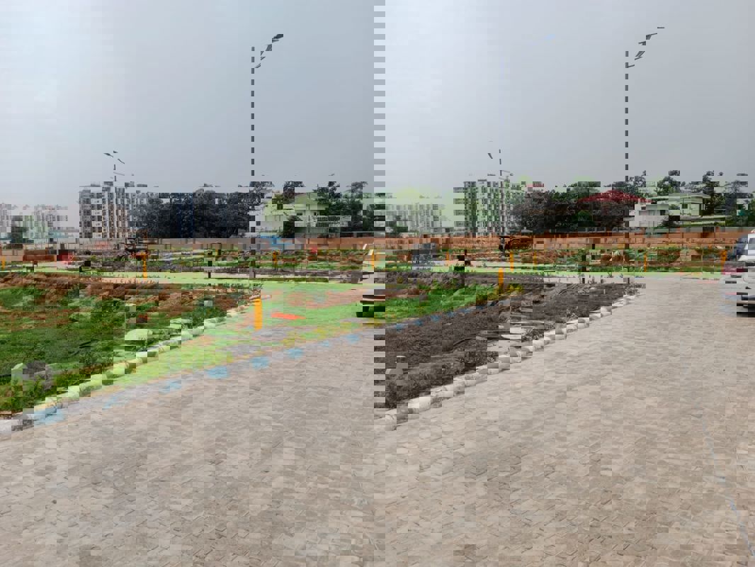 Plot For Sale in Orris Aanandam Ora