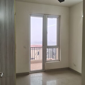 Room in 2 BHK Apartment at Emaar Emerald Estate, Sector 65 – for Rent