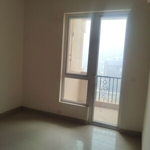Room in 2 BHK Apartment at Emaar Emerald Estate, Sector 65 – for Rent