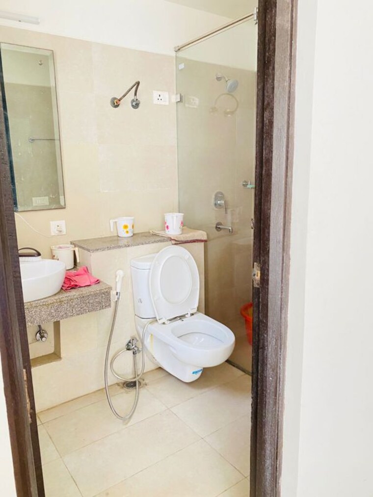 Bathroom, indiabulls-enigma 4 Bedroom 3400 Sq.Ft. Apartment In Sector 110 Gurgaon 9720949