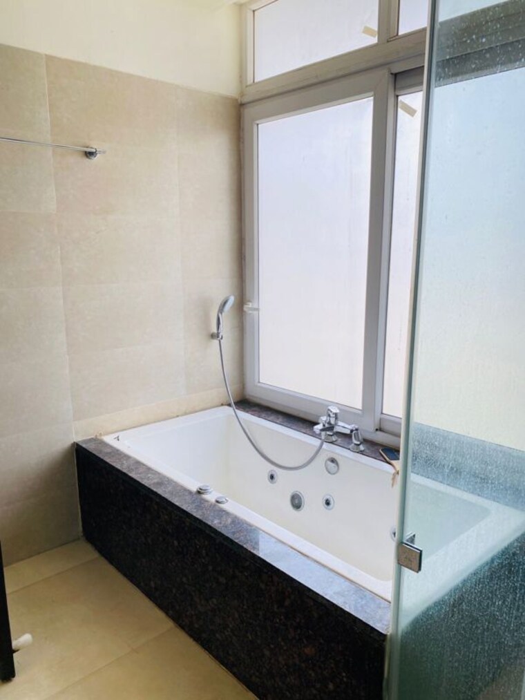 Bathroom, indiabulls-enigma 4 Bedroom 3400 Sq.Ft. Apartment In Sector 110 Gurgaon 9720949