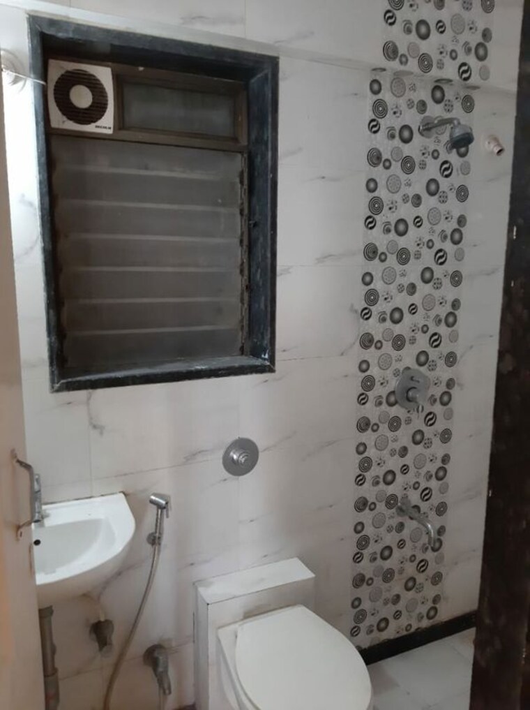 Bathroom, nav-aasawari-chs 2 Bedroom 666 Sq.Ft. Apartment In Andheri East Mumbai 9720985
