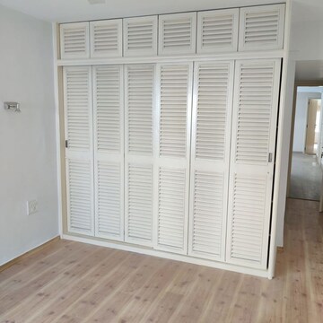 Room in 1 BHK Apartment at Giriraj Apartments, Altamount Road – for Rent