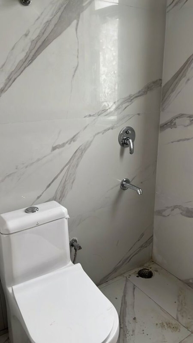 Bathroom, nilgiri-tower-agripada 1 Bedroom 450 Sq.Ft. Apartment In Agripada Mumbai 9721001