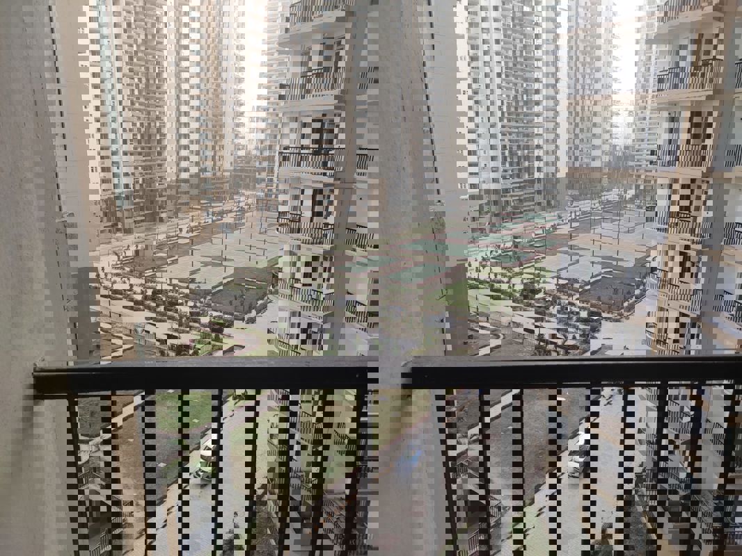 1 Rk  1575 Sq.Ft. Apartment in Amrapali Heartbeat City