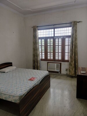 Bedroom in 6+ BHK Villa at Gomti Nagar – for Rent