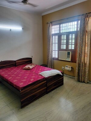 Bedroom in 6+ BHK Villa at Gomti Nagar – for Rent