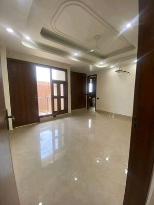 Room in 3 BHK Builder Floor at Hargobind Enclave – for Rent
