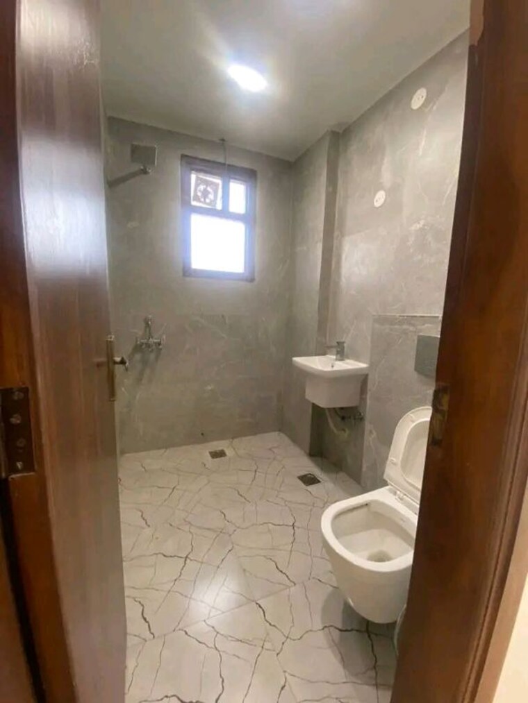 Bathroom, hargobind enclave 3 Bedroom 1250 Sq.Ft. Builder Floor In Hargobind Enclave Delhi 9721083