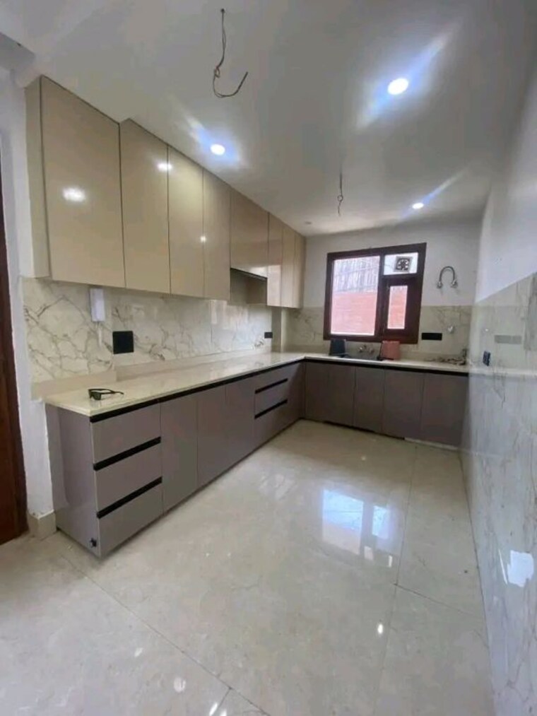 Kitchen, hargobind enclave 3 Bedroom 1250 Sq.Ft. Builder Floor In Hargobind Enclave Delhi 9721083