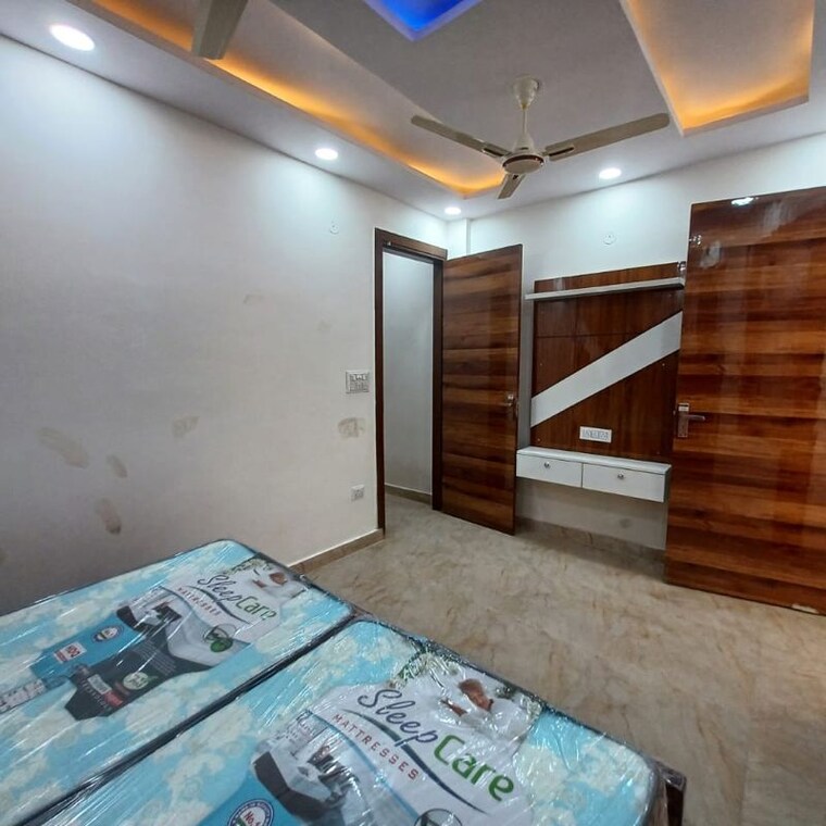 Bedroom, uttam nagar west 3 Bedroom 100 Sq.Yd. Builder Floor In Uttam Nagar West Delhi 9721059