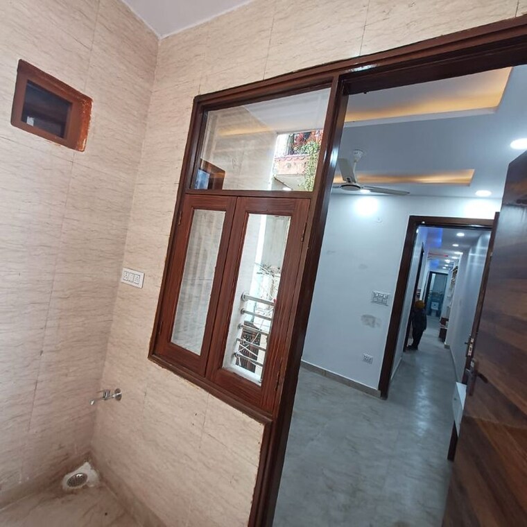 undefined, uttam nagar west 3 Bedroom 100 Sq.Yd. Builder Floor In Uttam Nagar West Delhi 9721059