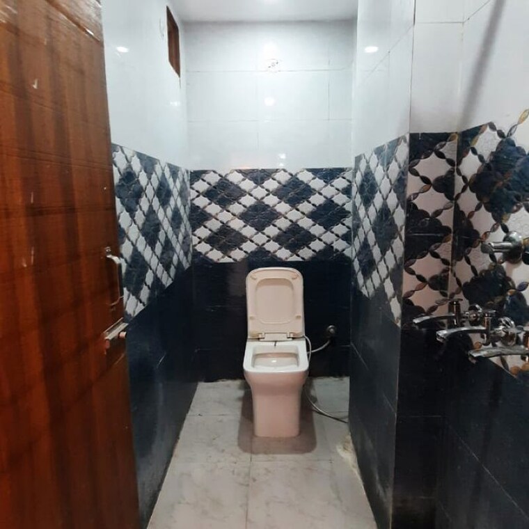 Team Area, uttam nagar west 2 Bedroom 55 Sq.Yd. Builder Floor In Uttam Nagar West Delhi 9721121