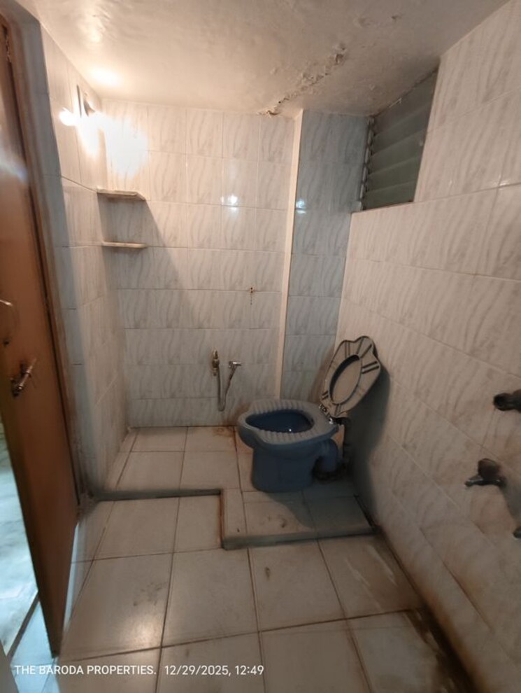Bathroom, akota 2.5 Bedroom 1500 Sq.Ft. Apartment In Akota Vadodara 9721165