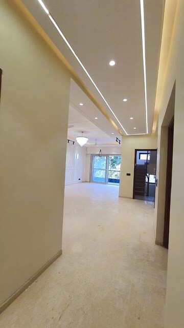 Building Lobby in 3 BHK Builder Floor at Shivalik Colony – for Sale