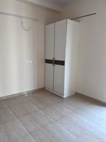 Room in 3 BHK Apartment at Gaur Sportswood, Sector 79 – for Rent