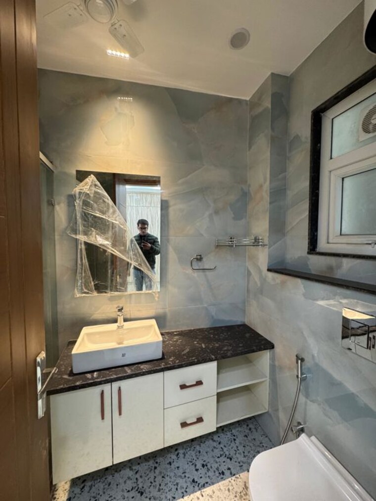 Kitchen, chittaranjan park 3 Bedroom 1440 Sq.Ft. Builder Floor In Chittaranjan Park Delhi 9721338