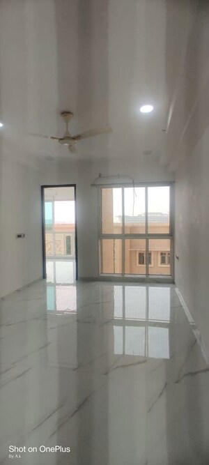 Room in 2 BHK Apartment at Nahar Amaryllis Towers and Plaza, Chandivali – for Rent