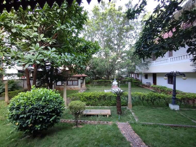 Garden, sanjay nagar 4 Bedroom 2500 Sq.Ft. Villa In Sanjay Nagar Bangalore 9721424