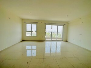 Room in 2 BHK Apartment at Godrej Aqua, International Airport Road – for Rent