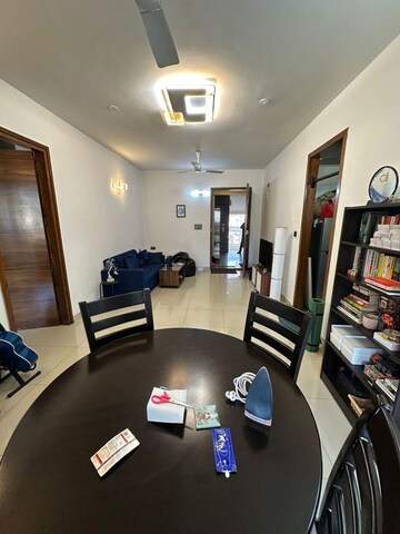 Team Area in 2 BHK Apartment at Soni Novel, Richmond Town – for Rent