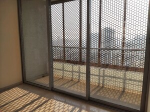 Room in 3 BHK Apartment at Piramal Vaikunth, Balkum Pada – for Sale