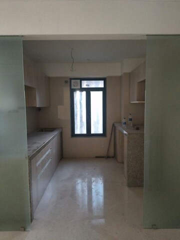 Room in 3 BHK Apartment at Bandra West – for Rent