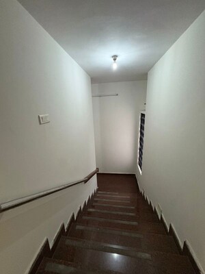 Room in 3 BHK Villa at Alpine Manor, Mg Road – for Rent