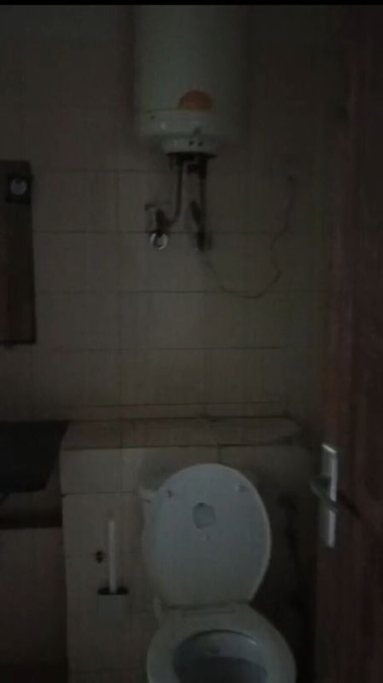 Bathroom, bptp-park-grandeura 3.5 Bedroom 2032 Sq.Ft. Apartment In Sector 82 Faridabad 9721542