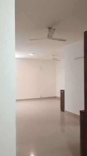 Furnished Amenities in 3.5 BHK Apartment at BPTP Park Grandeura, Sector 82 – for Sale