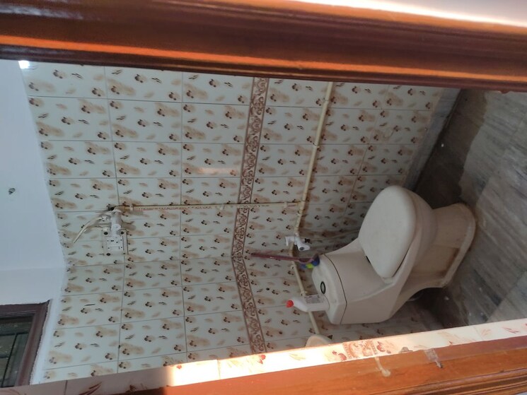 Bathroom, panchsheel vihar 2 Bedroom 70 Sq.Yd. Builder Floor In Panchsheel Vihar Delhi 9721548