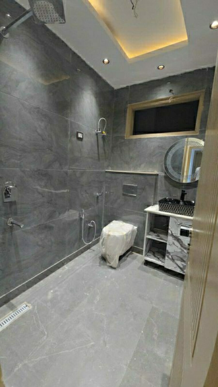 Attached Bathroom, green fields colony 3 Bedroom 165 Sq.Yd. Builder Floor In Green Fields Colony Faridabad 9721567