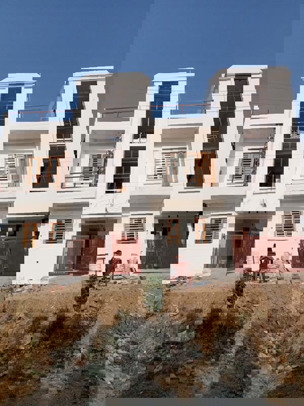 4 BHK Independent House For Sale in Sahastradhara Road 