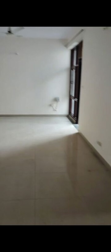 Room in 2 BHK Apartment at Omaxe Heights, Sector 86 – for Rent