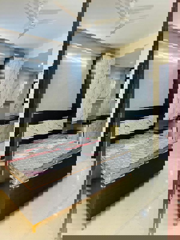 1 RkBuilder Floor For Rent in DLF City Phase III