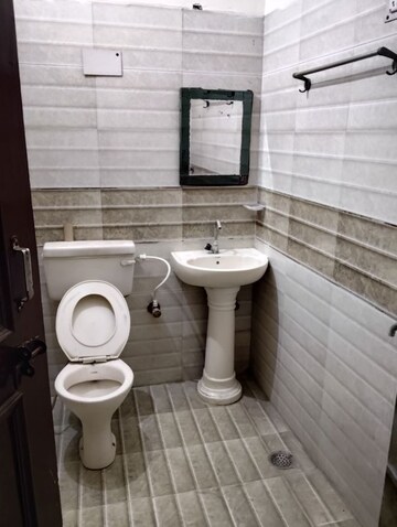 Bathroom in 1.5 BHK Builder Floor at Sector 19 – for Rent