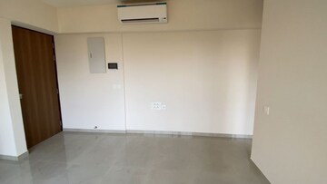 Room in 2 BHK Apartment at Piramal Vaikunth, Balkum Pada – for Sale
