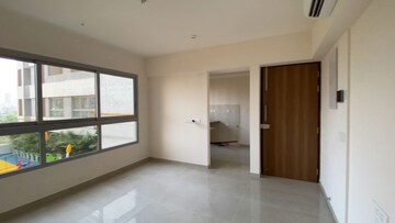 Room in 2 BHK Apartment at Piramal Vaikunth, Balkum Pada – for Sale