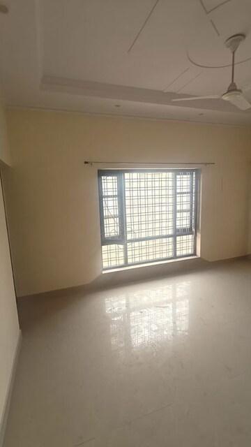 Room in 3 BHK Independent House at Gms Road – for Rent