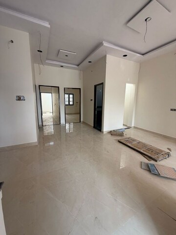 Room in 5 BHK Villa at Rajajipuram – for Sale