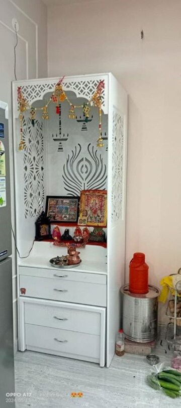 Furnished Amenities in 5 BHK Villa at Rajajipuram – for Sale